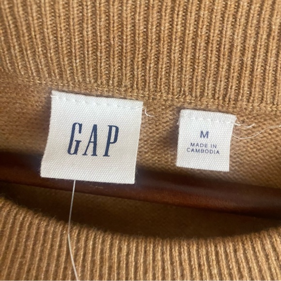 NWT Gap crewneck sweater in tan, M - Picture 4 of 9